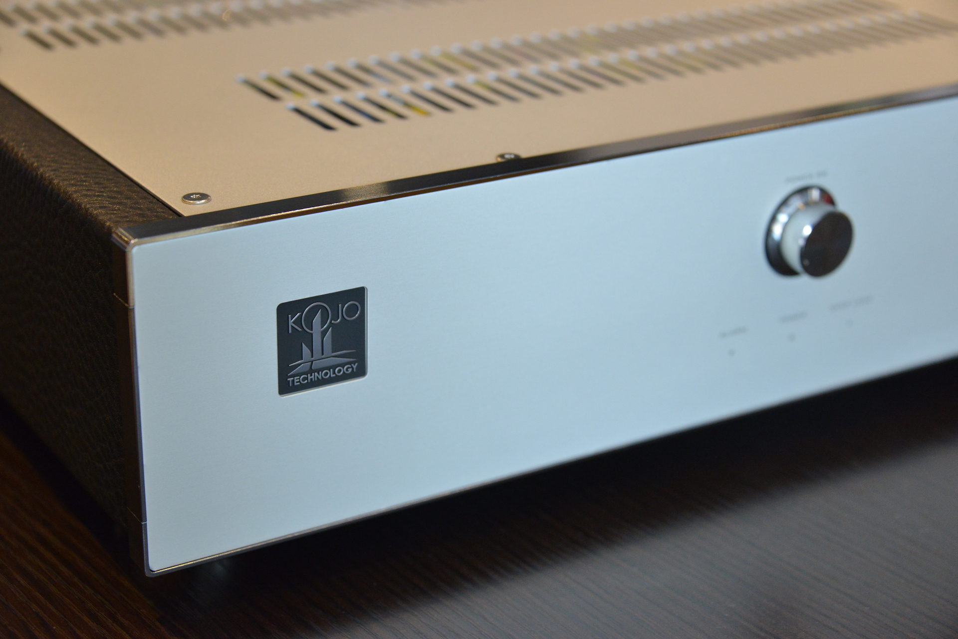 KOJO Technology クリーン電源 DA-6展示 – maxaudio