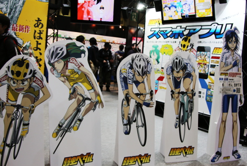 巻島・荒北に東堂のフィギュアもお披露目！ 『弱虫ペダル』グッズ熱も
