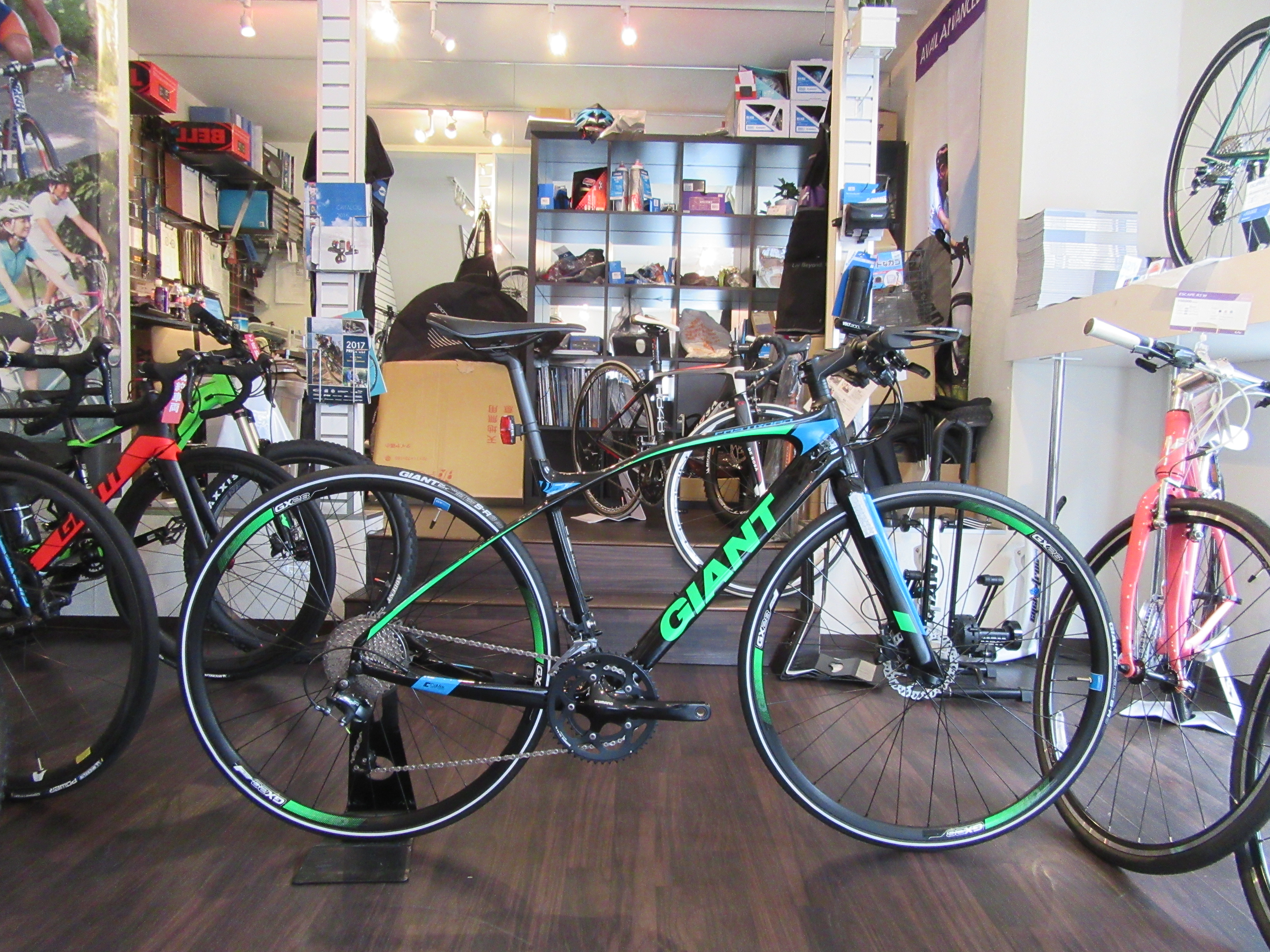 最強のクロスバイク、ここに現る。2017 GIANT FASTROAD COMAX