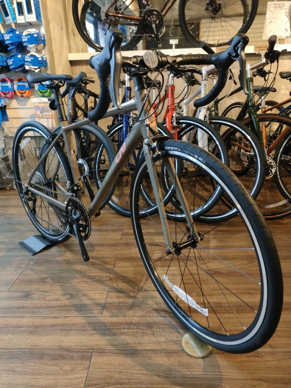 新宿都庁前店 初めてのロードバイクに / GIANT LIV ジャイアント リヴ