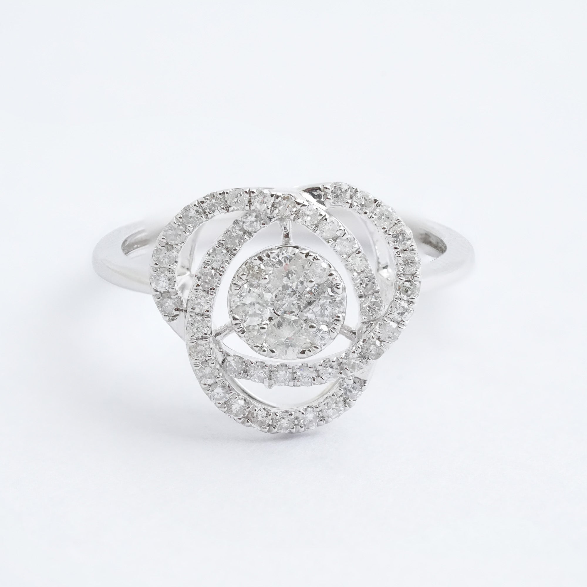 フラワーモチーフ ダイヤモンド リング – K18WG、0.50ct