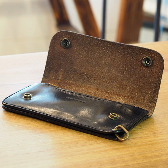 トラッカーウォレットライトの経年変化 栃木レザー 茶芯レザー
