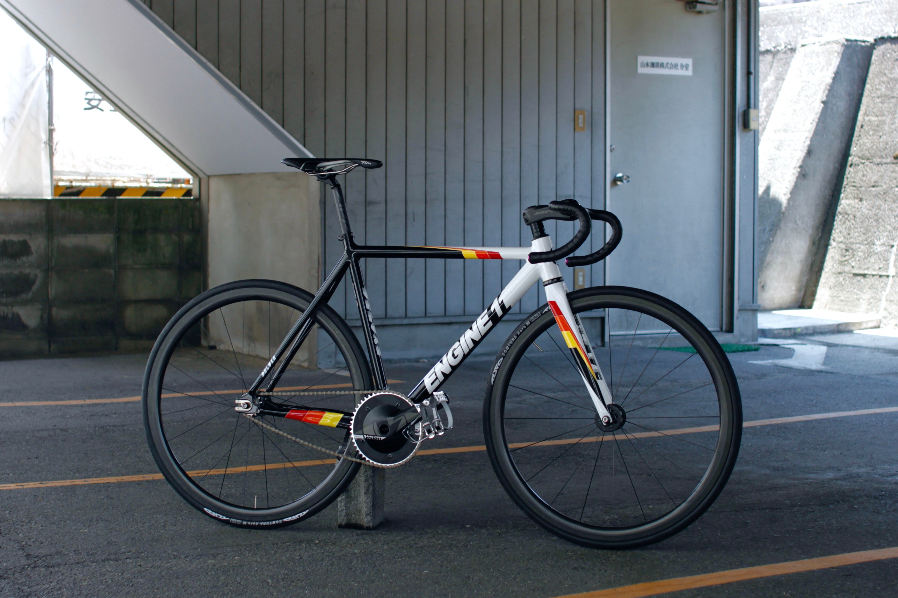 次のレースに向けてCRIT-Dの準備を。 | ブローチャーズ - BROTURES