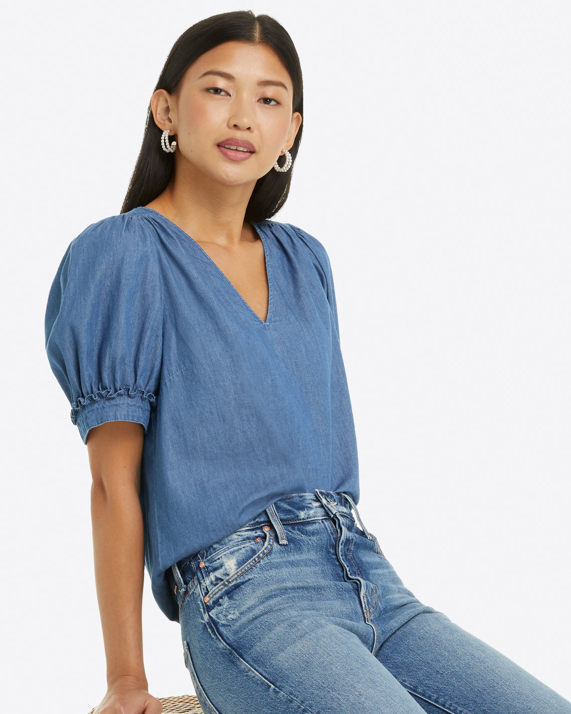Heidi V-Neck Top in Chambray – Draper James