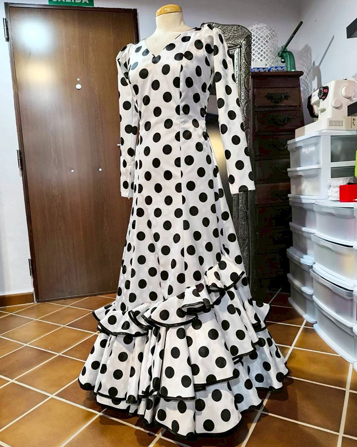 既製品衣装】スタッフおすすめ 今月のPICK UP！ - フラメンコ衣装の