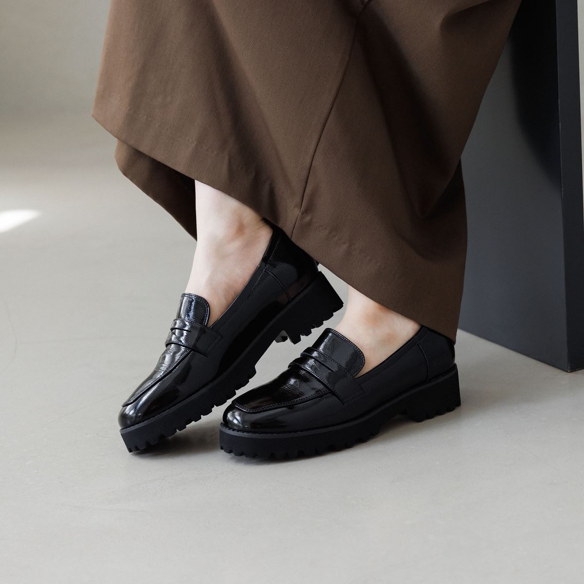 WEB限定デザイン/再入荷】トラックソールコインローファー/640007