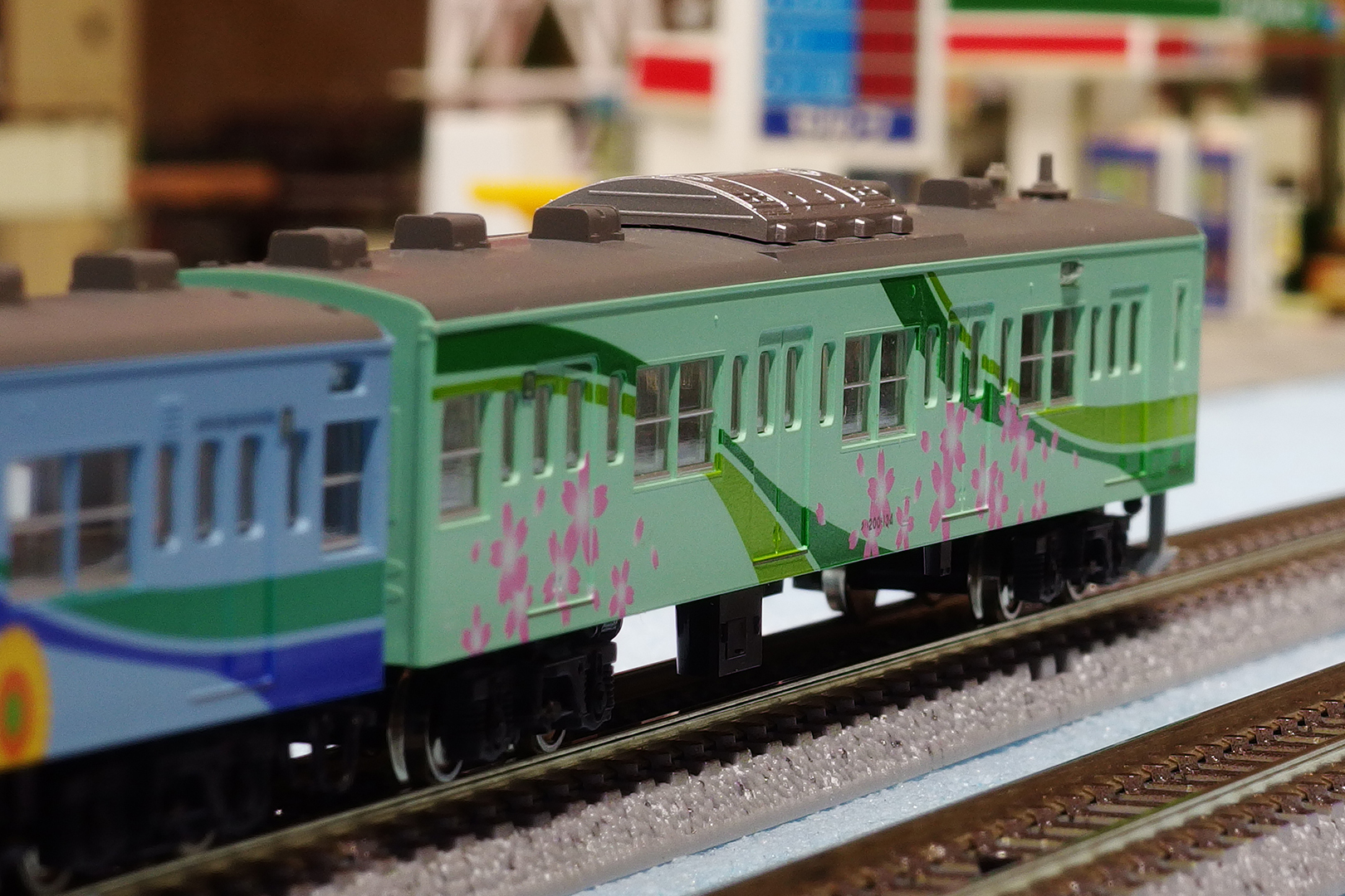 KATO 10-912 201系 四季彩タイプ 4両セット 入線: Nゲージ立川駅