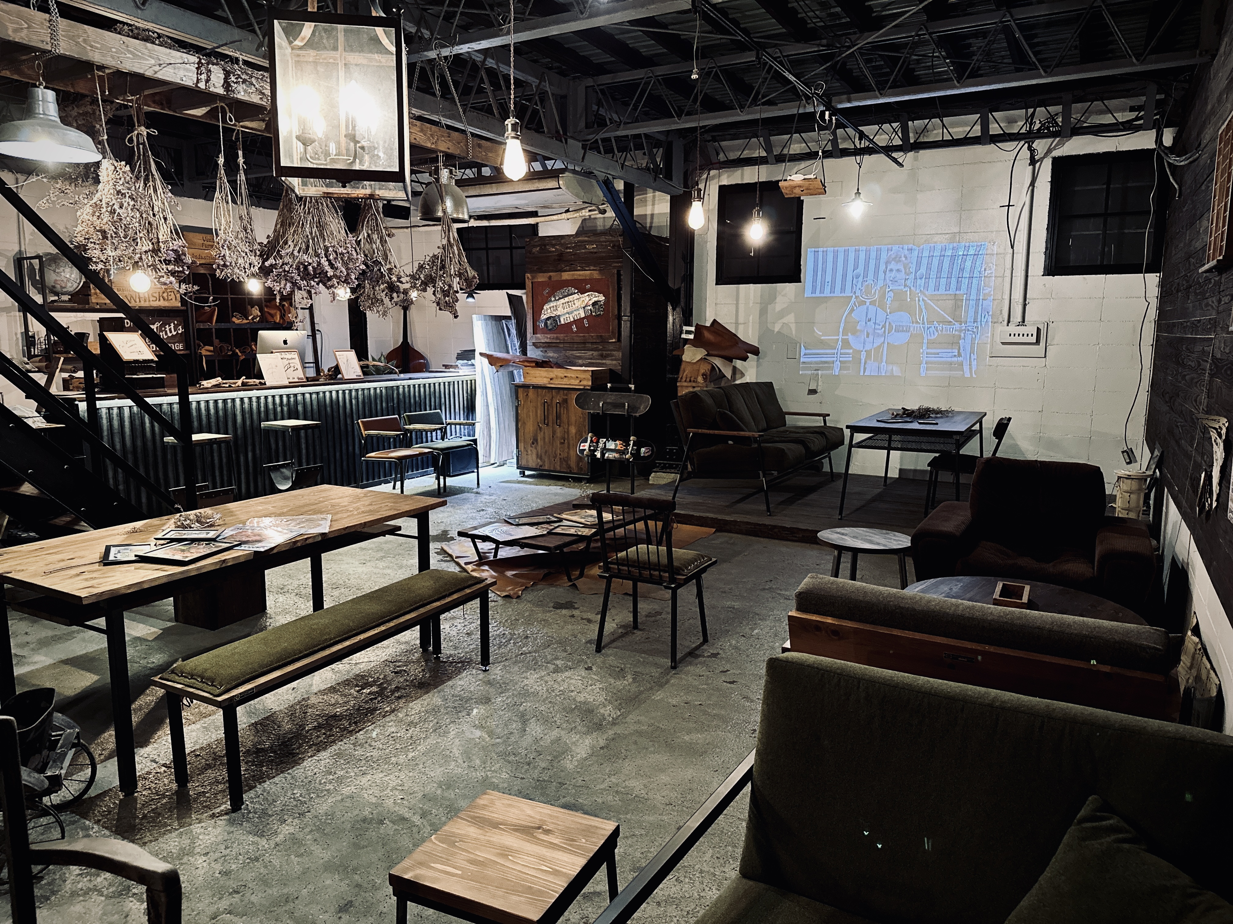 SHOWROOM / 大阪・堀江・家具屋・ヴィンテージ INDUSTRIALBRANCH®