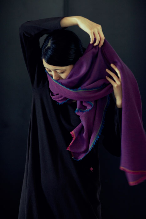 ババグーリ 腕が通せて羽織りにもなるストールマフラー ヨーガンレール