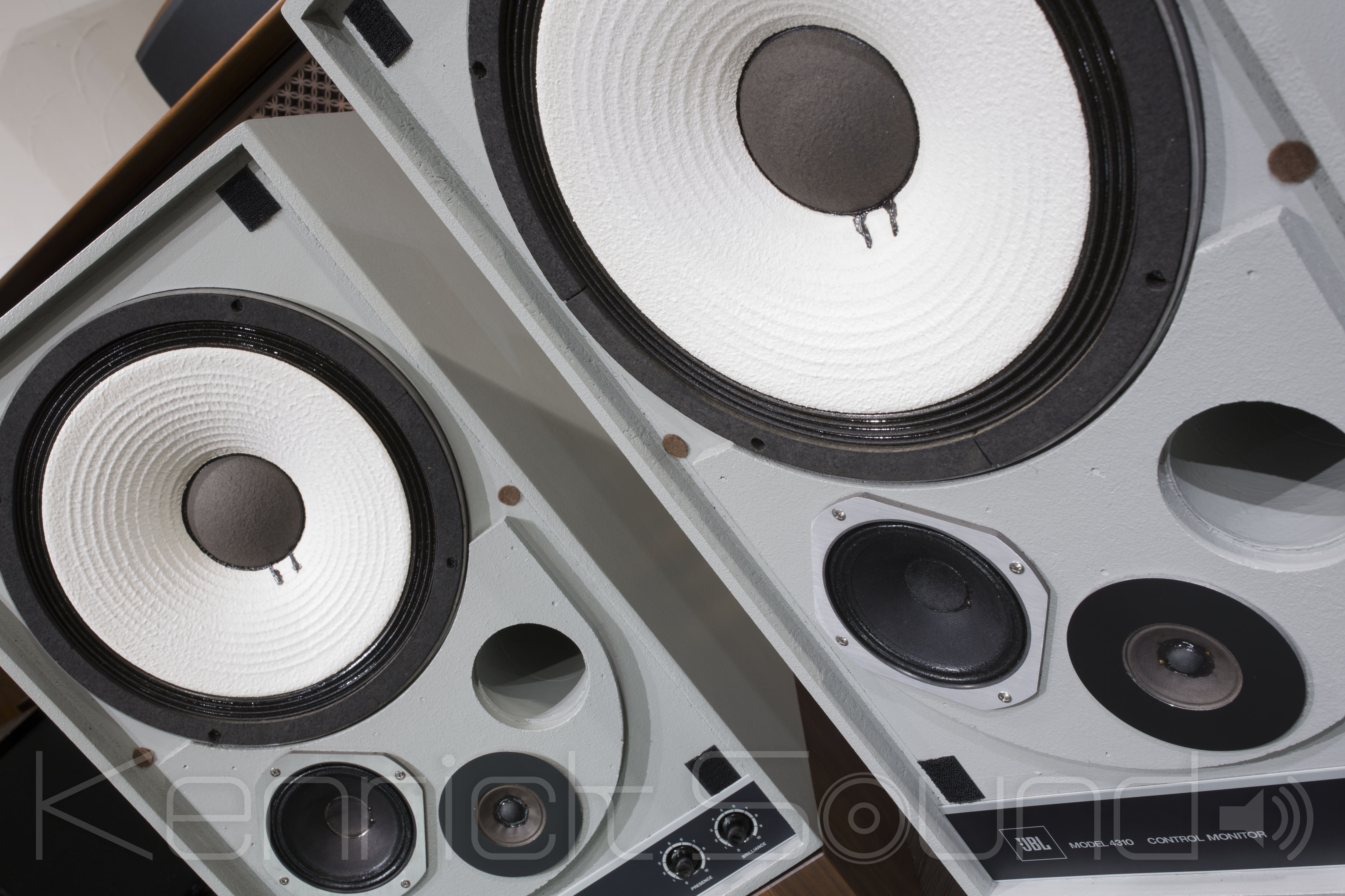 JBL 4310 バイワイヤー対応カルダス銅無垢端子 Silver Z-cap採用