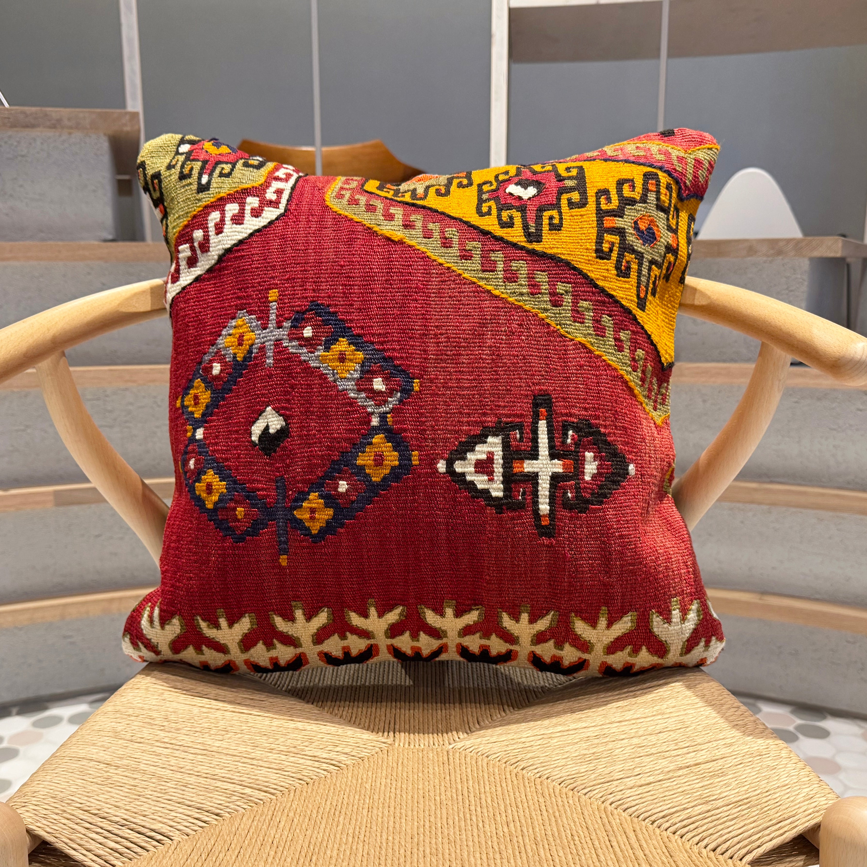 オールドキリム キリムクッションカバー 45×45㎝ (C-14687) – キリム屋