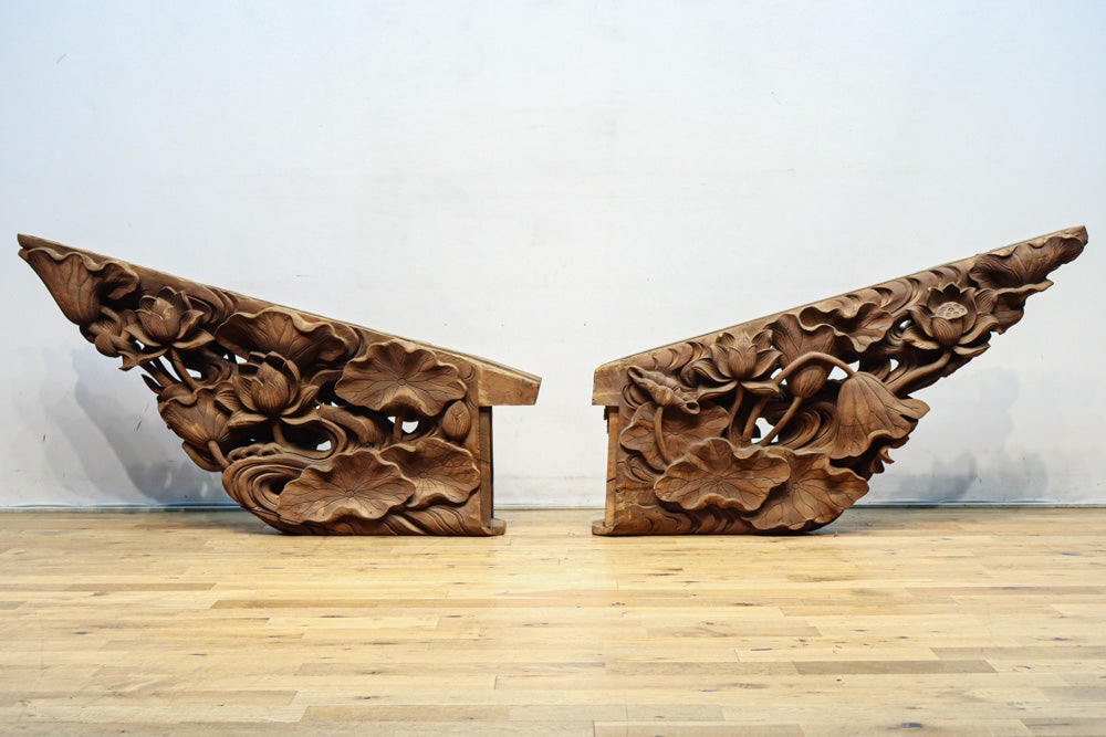 大型サイズ！！ 蓮の葉と花の彫刻が見事な梁飾り DC6813ab 在庫(a:1 b