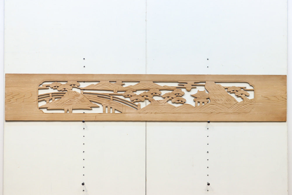 趣きある和の情景が描かれた彫刻欄間素材 E8870 在庫1枚 – 古福庵