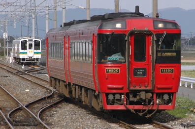 JR九州 キハ185 「九州横断特急」色