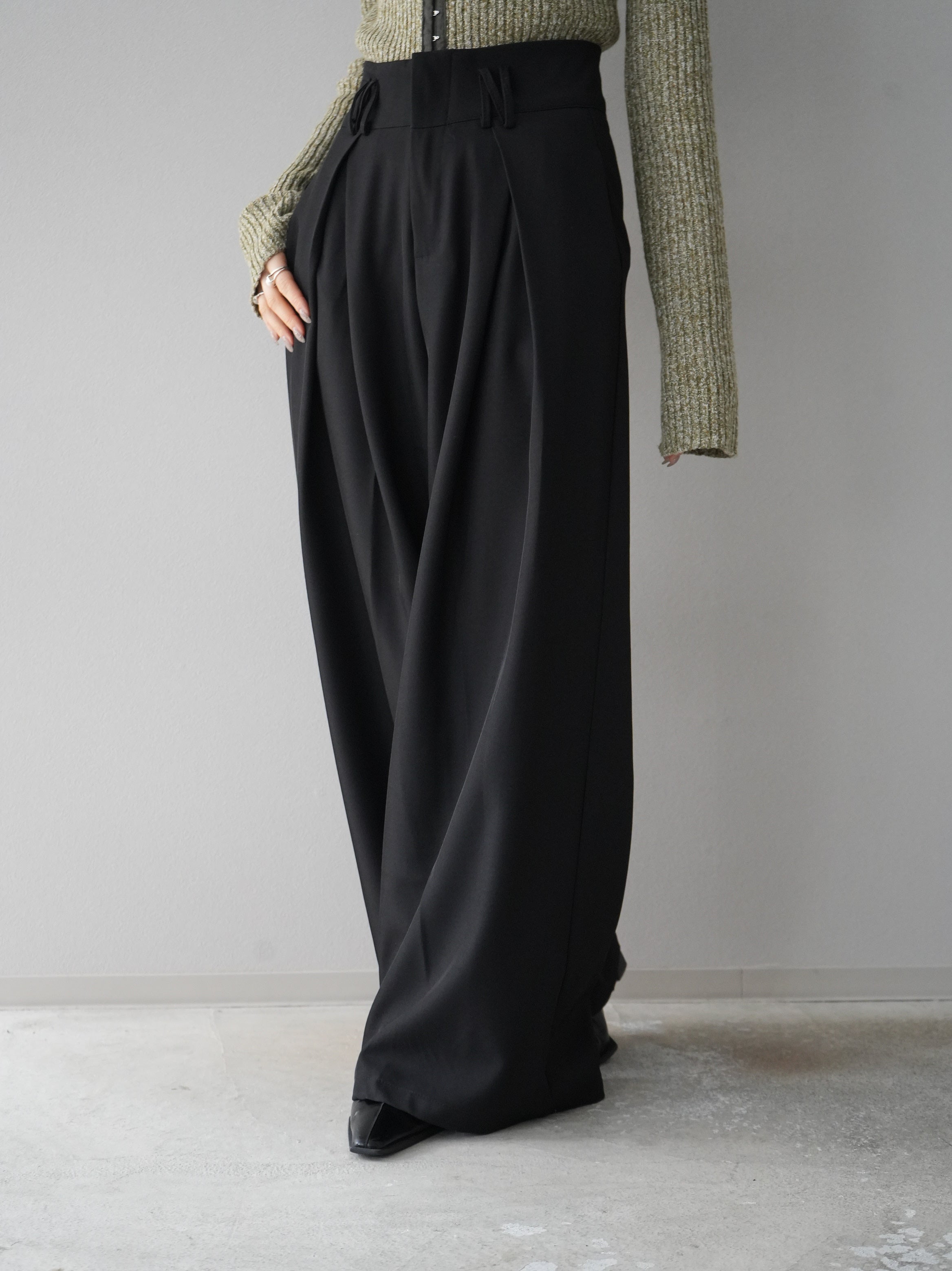 予約]ベルトデザインタックワイドパンツ/ブラック – Lumier