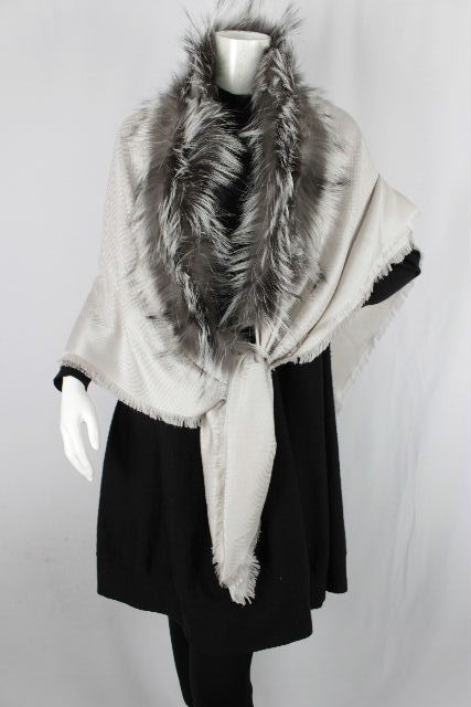 フェンディ [ FENDI ] ☆新タグ☆ ズッカ柄 フォックスファー ショール