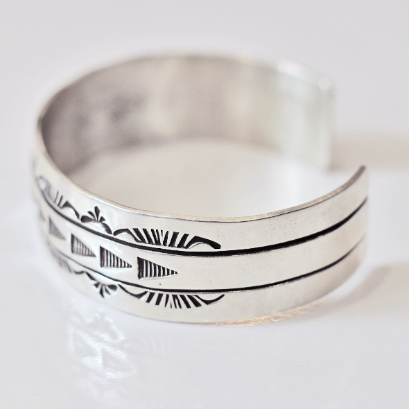 INDIAN JEWELRY RE ナバホ族 スタンプシルバーバングルを通販【paper福岡】