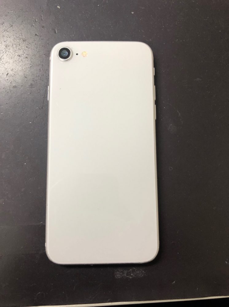 iPhone8の背面ガラスが割れた場合はスマップル札幌駅店で即日修理が