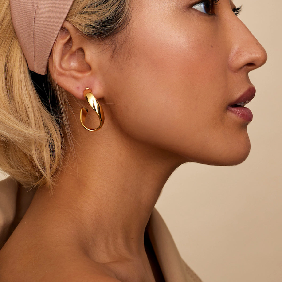 アガット ツイストフープピアス k10 アガット ツイストフープピアス