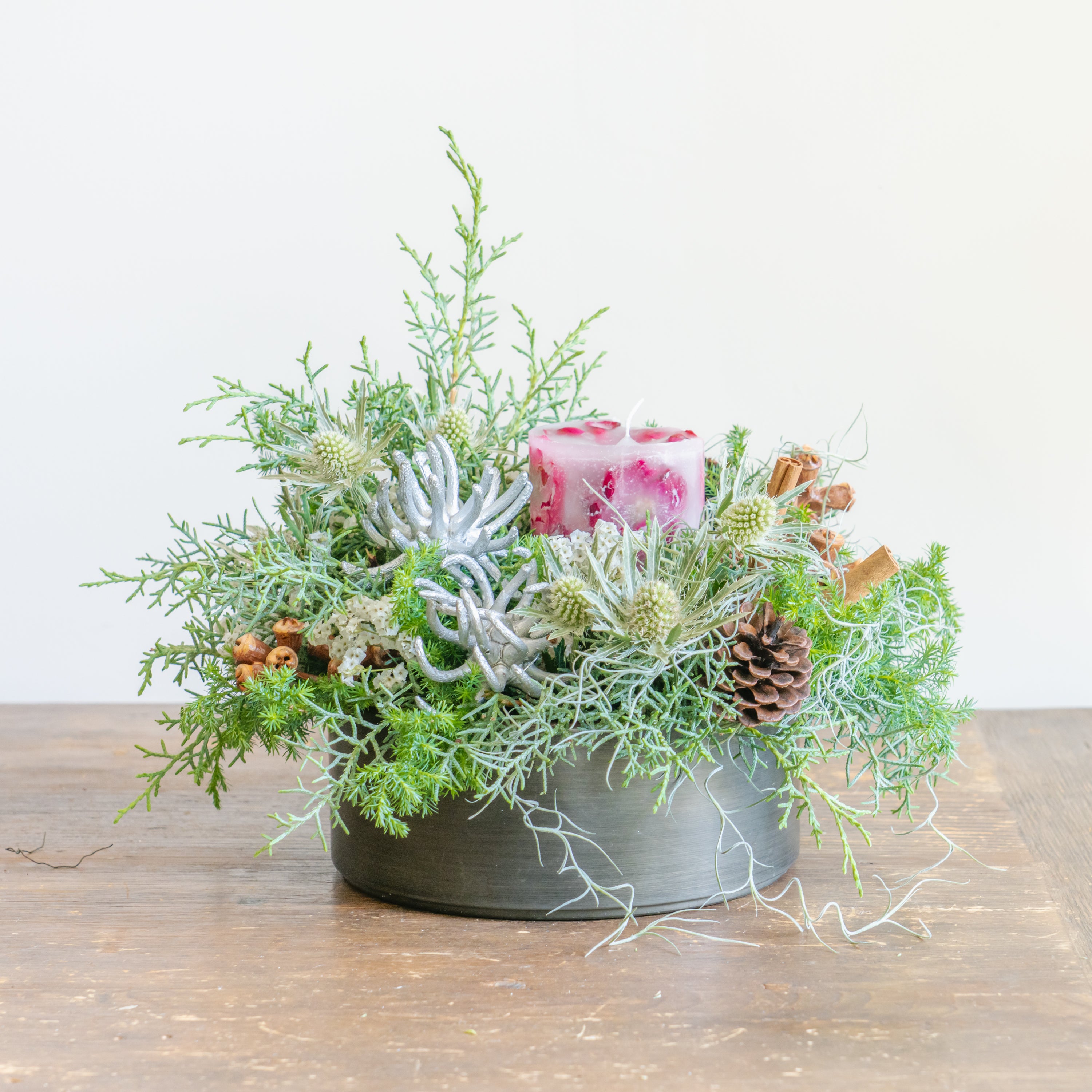 クリスマスキャンドルアレンジメント2025ならFlower&Plants tette