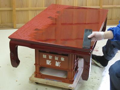 漆塗り工程（座卓）桐たんす和家具製作と漆塗り京都の大東漆木工