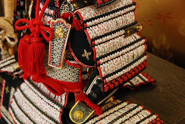 市川光玉作 8号響赤糸縅 鎧飾｜五月人形・雛人形なら人形の和光