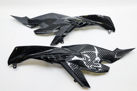 Ninja ZX-25R (2020-) タンクサイドカバーSPL --