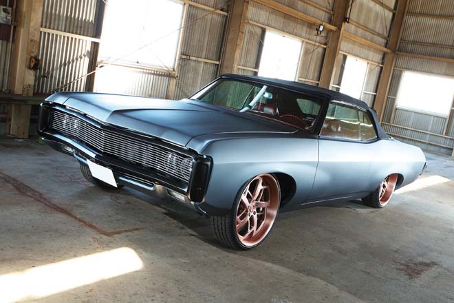 半世紀の時間を超えて実現した、ビンテージカーと最新ホイールの共演