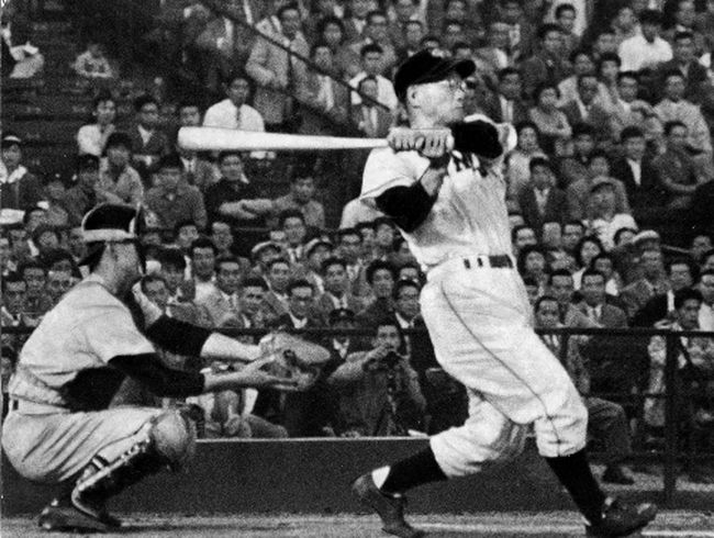 朝日新聞デジタル：1957年の国鉄戦で満塁本塁打を放つ川上哲治さん