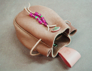 革製品・革財布のビーズ屋公ちゃん｜しか革チョークポーチ