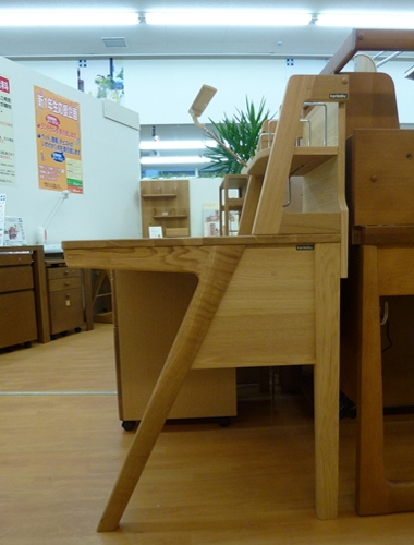 NEW ITEM《カリモク学習机 ピュアナチュール＆スパイオキッズ