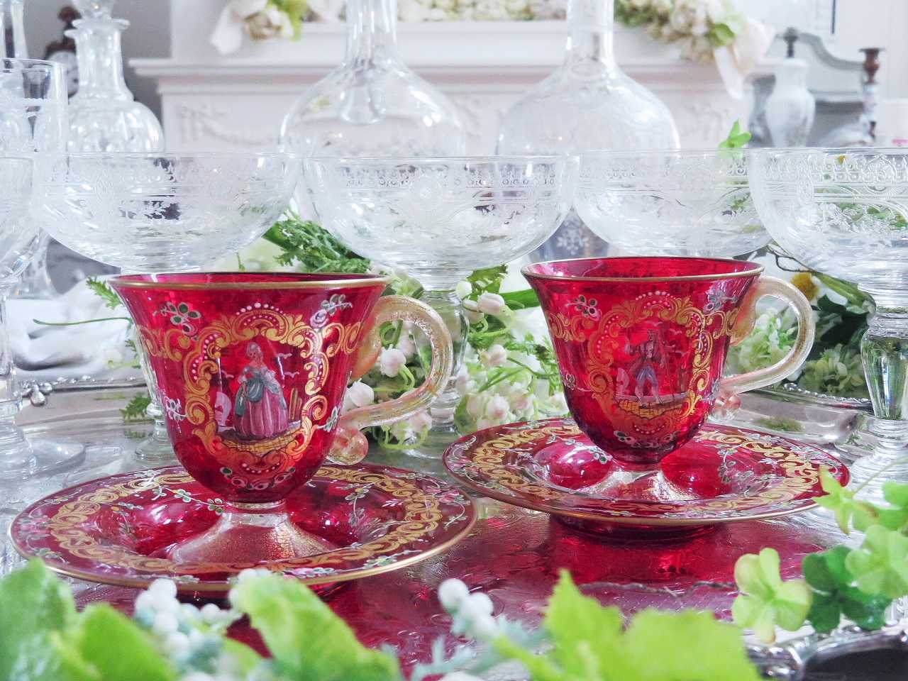 エナメル彩 ワトー画ヴェネチアンガラス カップ＆ソーサーペア - 薔薇