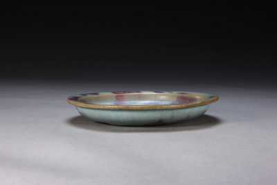 北宋钧窑天蓝釉紫红斑折沿盘的图片，特点，年代，鉴赏，馆藏-钧窑-鉴宝档案