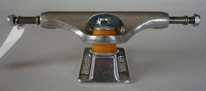 スケートボード SK8BOARD ＞ INDEPENDENT（インデペンデント