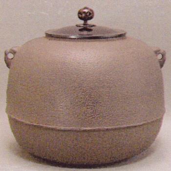 風炉釜 丸釜【販売】-茶道具は京都しみず孔昌堂