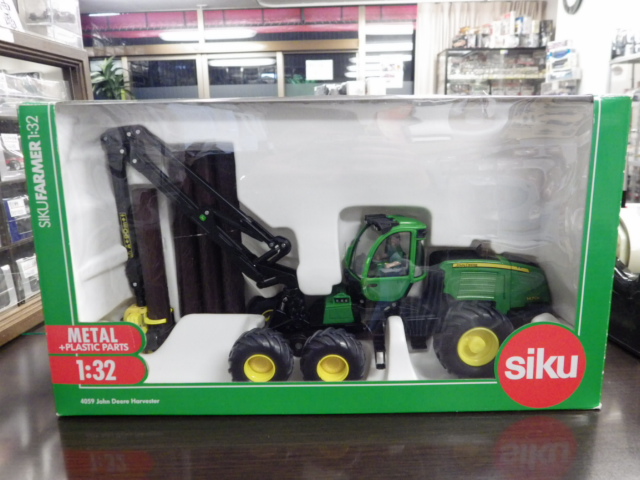 ミニカーショップグローバル - 1/32 SIKU 4059 John Deere Harvester