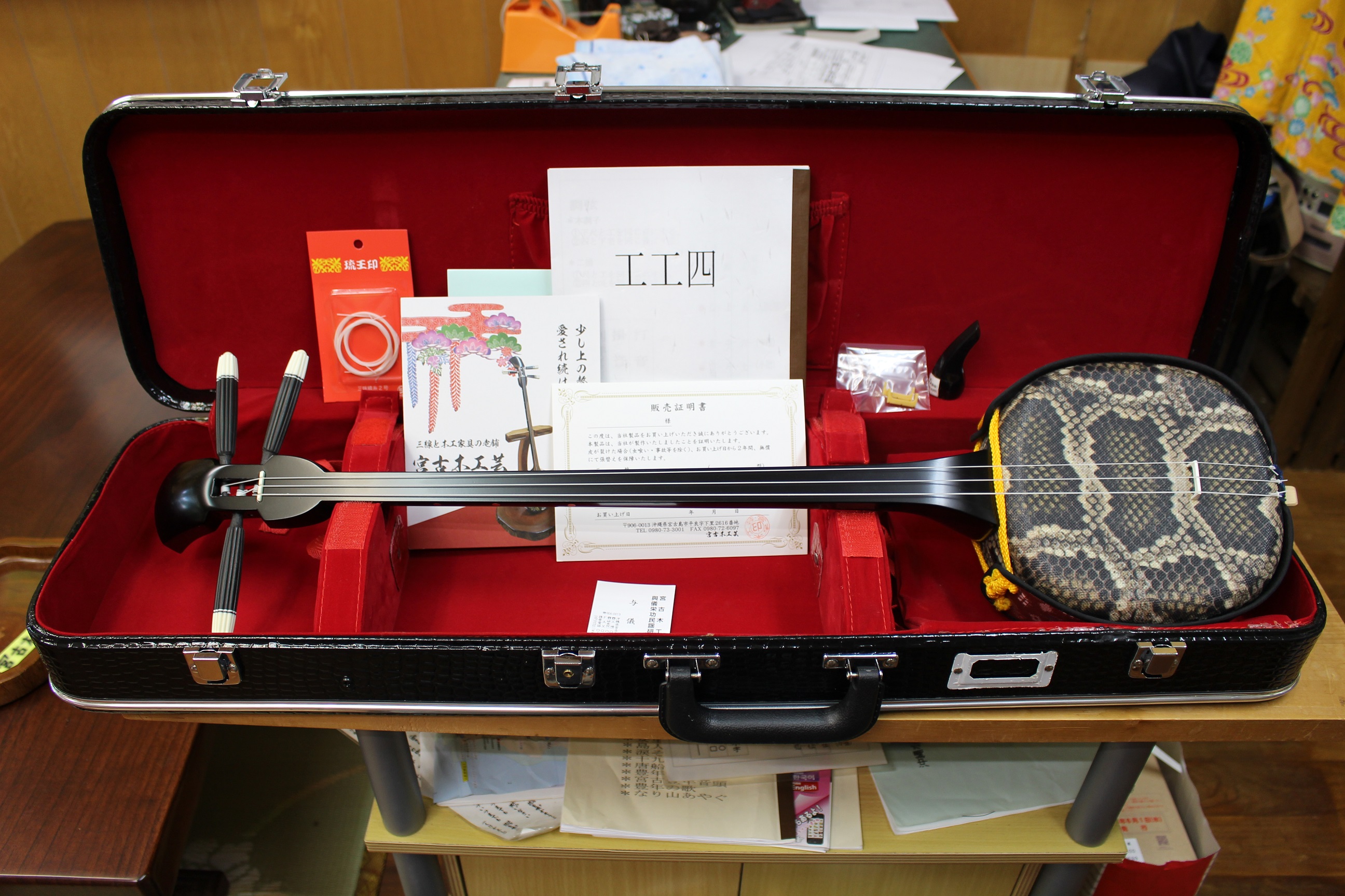 蛇皮一枚張り三線(両面本皮タイプ)【初心者向け8点セット】 三線