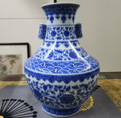 大清乾隆年制青花缠枝莲纹贯耳瓶-名昇艺术臻藏