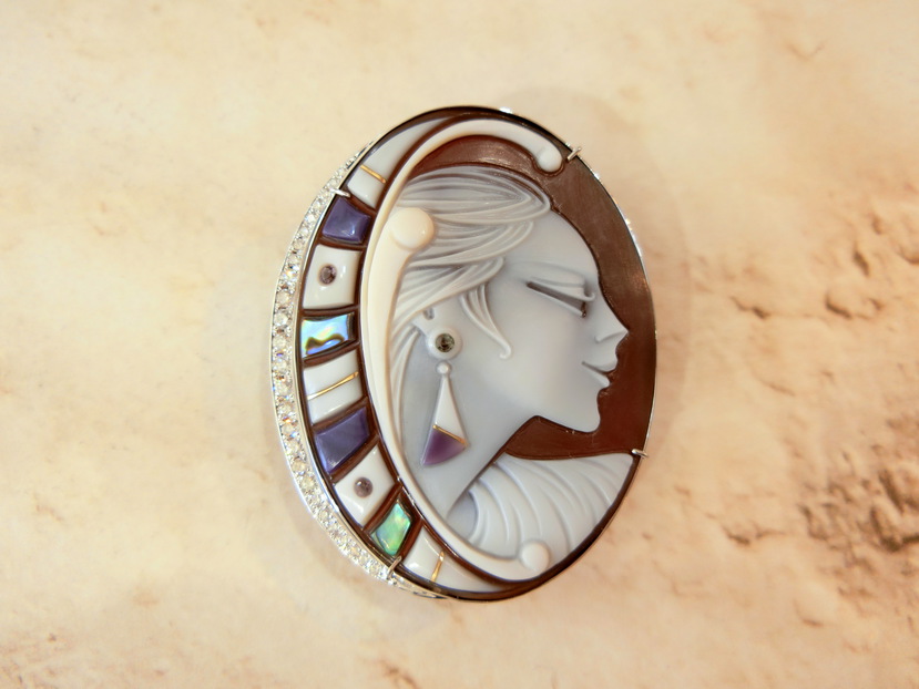 ロザリオ・メンネッラ］カメオブローチペンダント 3516