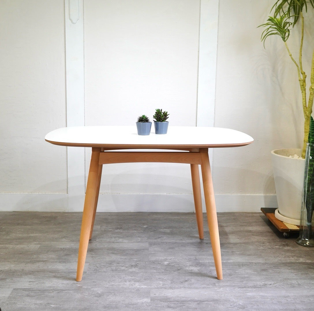 カリモク60 karimoku Dテーブル ダイニングテーブル 中古 カフェ