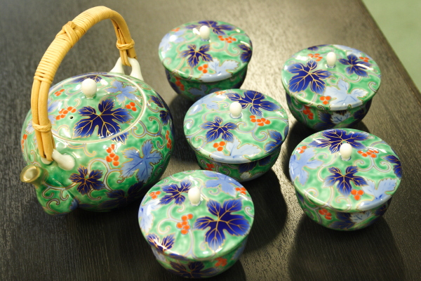 贈り物にもご自宅用にも。世界が認める深川製磁様の美しい茶器。新年は