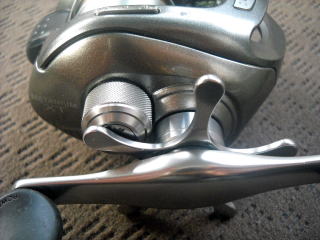 ロックフィッシュで使っているベイトリール（'05メタニウムXT）