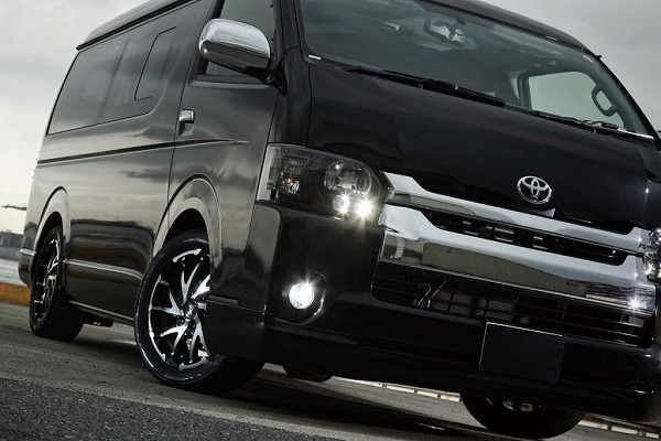 ハイエース用 バルベロ ダイナミックツイスト 17インチホイール