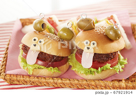 くまちゃんハンバーガー (cute bear shaped hamburger)の写真素材