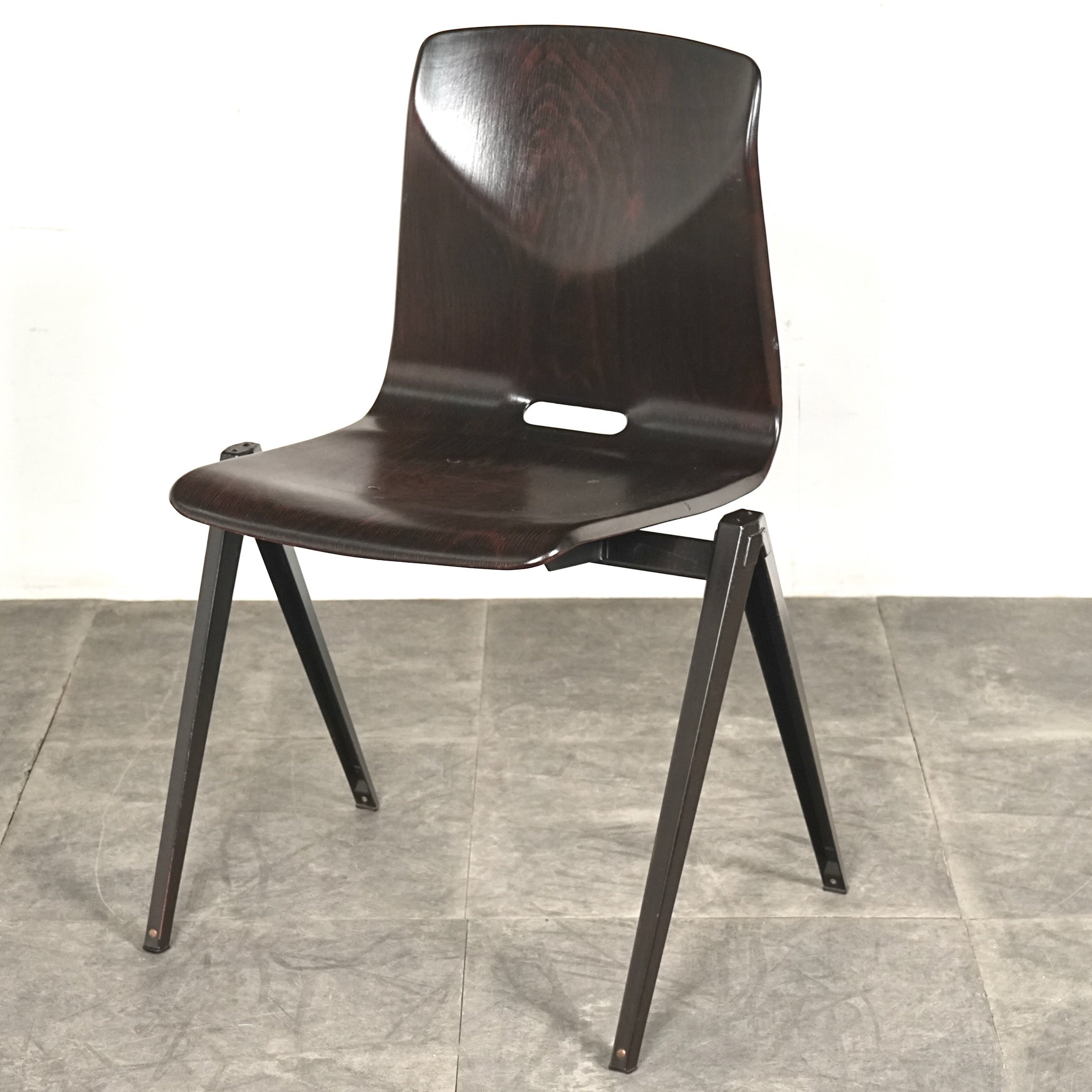 Galvanitas】S22 インダストリアル スタッキングチェア – TIME HYPE