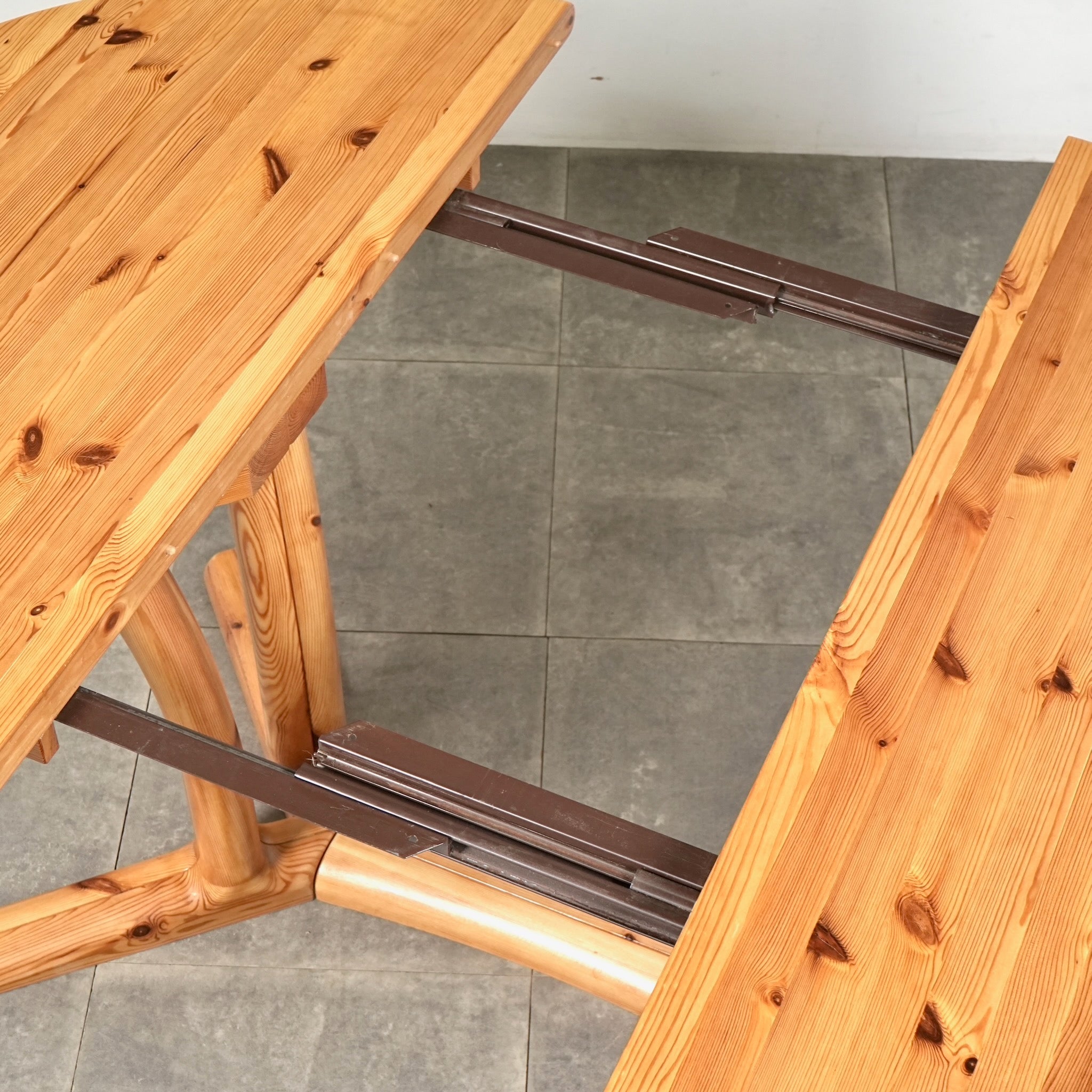 Dyrlund】エクステンション ラウンドテーブル – TIME HYPE