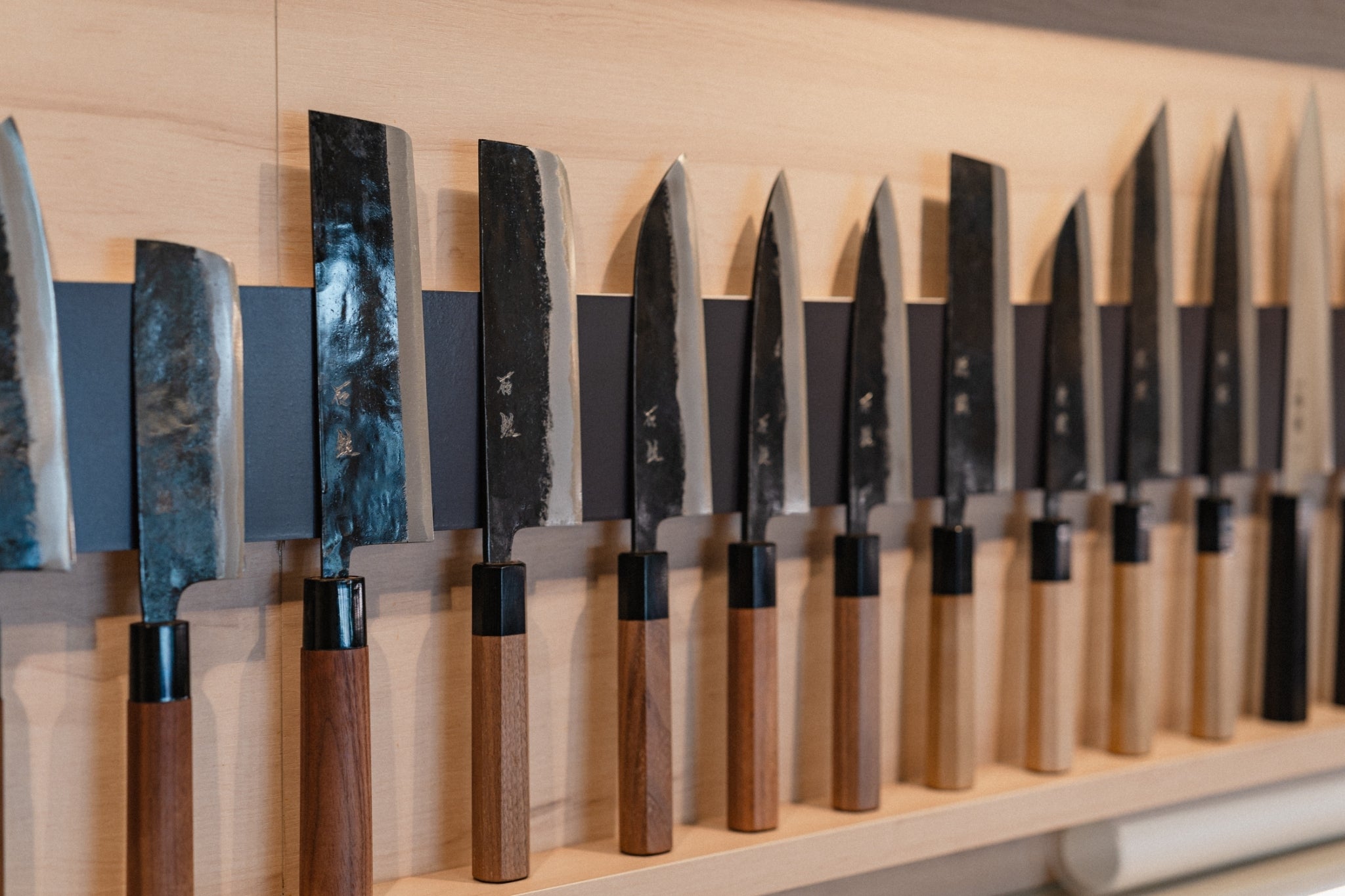 TOKUZO KNIVES, the store that sells Tosa black finish knives