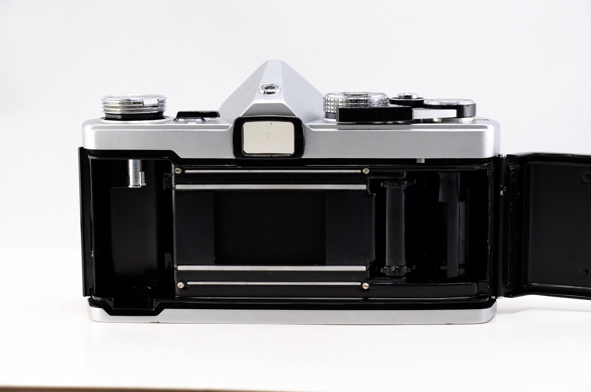 OLYMPUS M-1 シルバー 35mm一眼レフフィルムカメラ 訳アリ品 – 東京CAMERA