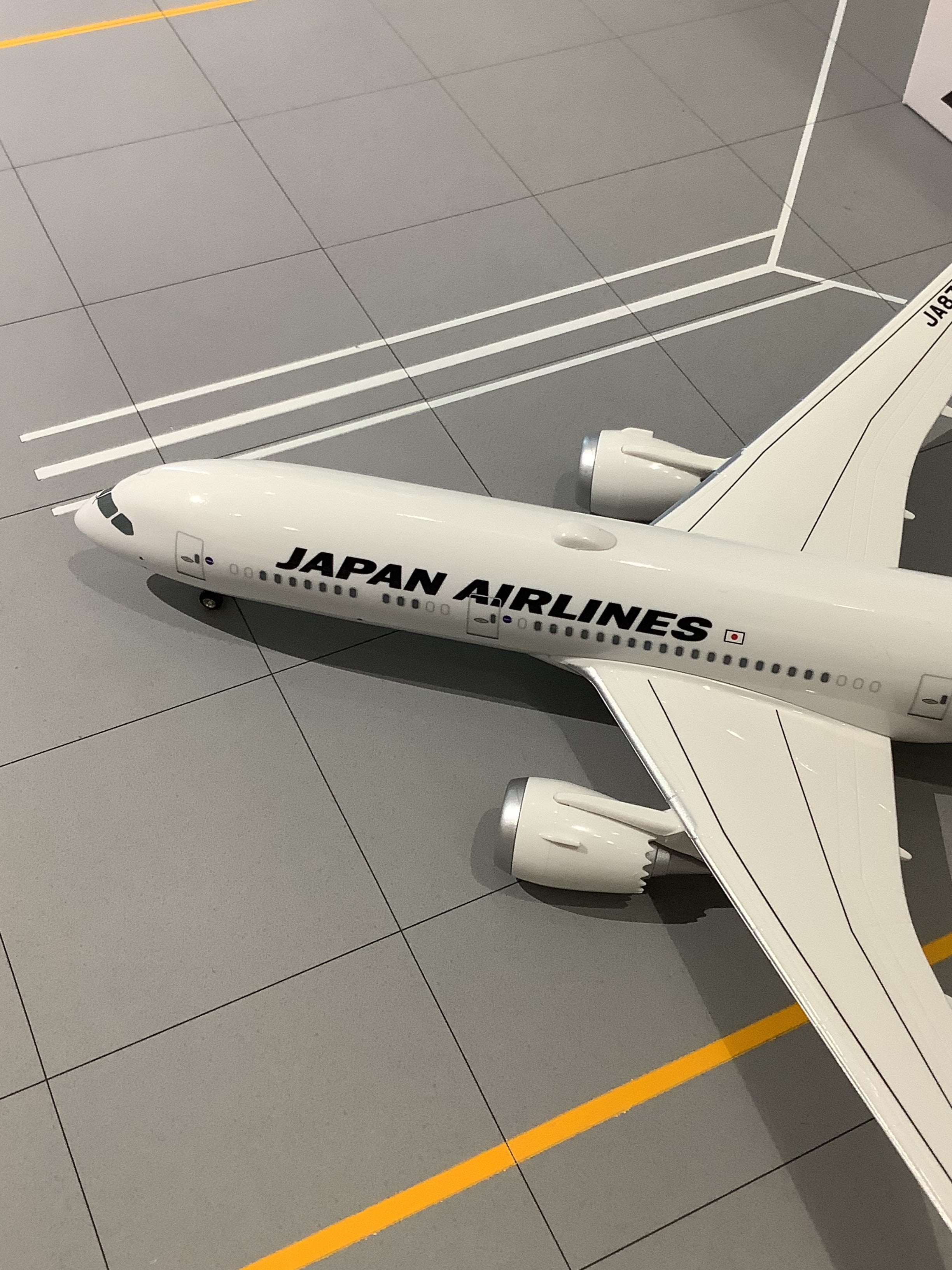 JALUX B787-9 JAL Japan Airlines JA878J 1/200 *Assembly required