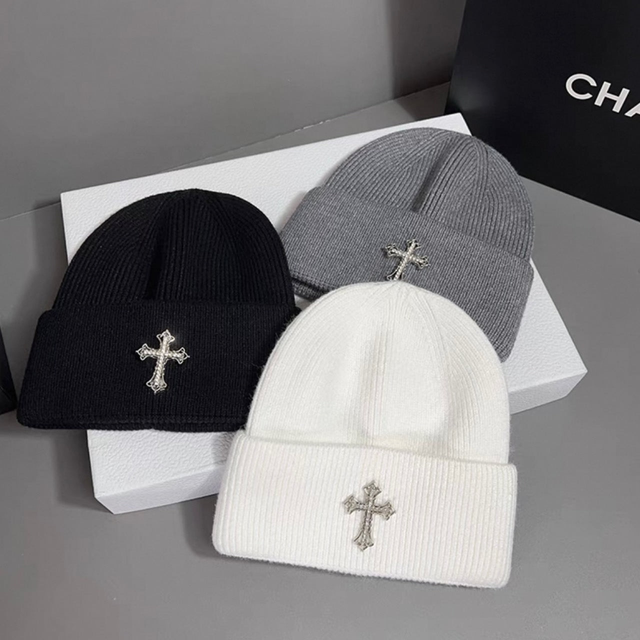 ホワイト即日発送】クロスモチーフニット帽 – TORUGATO